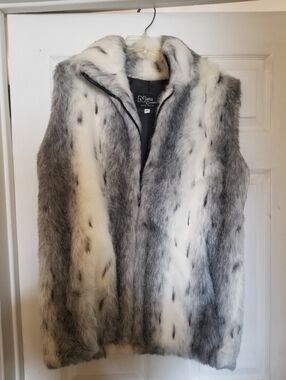 Nana Creations' Women's Gray & White Faux Fur Sleeveless Vest Size M